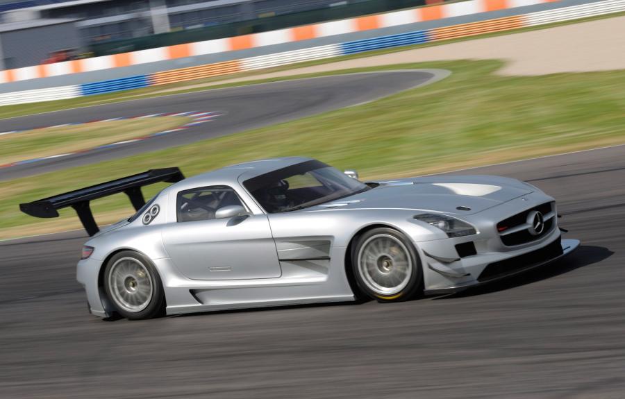  Mercedes-Benz SLS AMG GT3 Track Testing 2011 года  (фото 3 из 7)